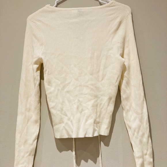 H&M CREAM KNIT LONG SLEEVE WITH CRISS CROSS - Picture 2 of 2